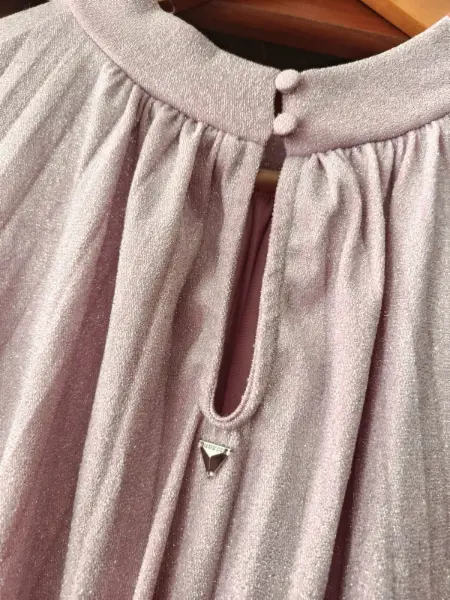 Třpytivý dámský top Guess 4