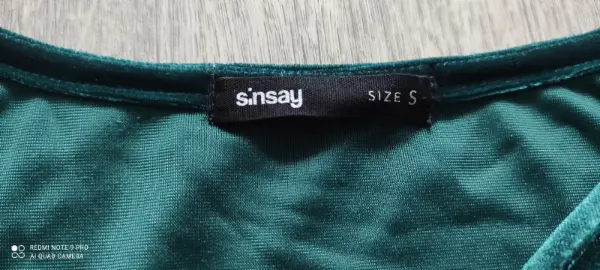 Zelené sametové šaty Sinsay 4