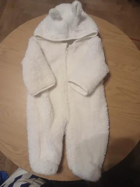 Bílý dětský overal s kapucí a oušky