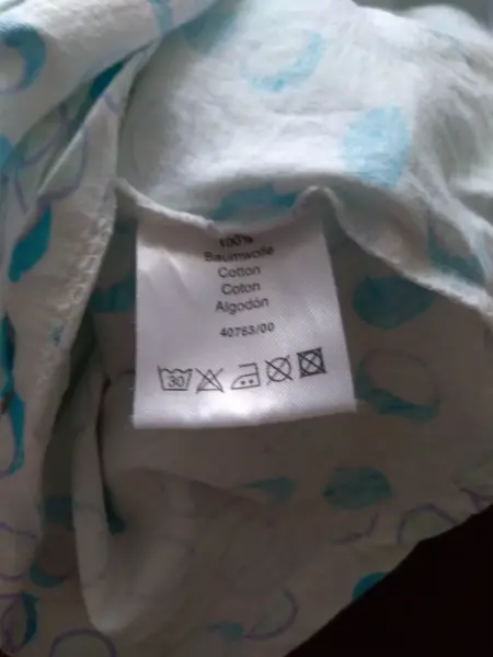 Dvě tílka L-XL 4