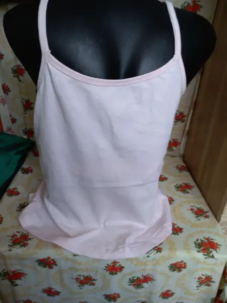 Dvě tílka L-XL 8