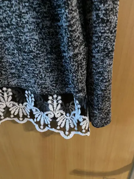 Dámský melírovaný svetr Next s krajkou, vel. 12 2