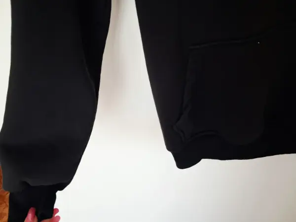 Černá pevnější mikina vel. M - L + tričko ZDARMA 4