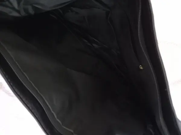 Černá crossbody taška přes rameno 2