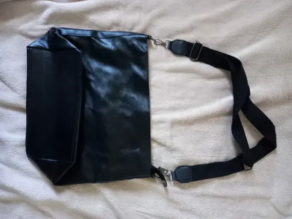 Černá crossbody taška přes rameno