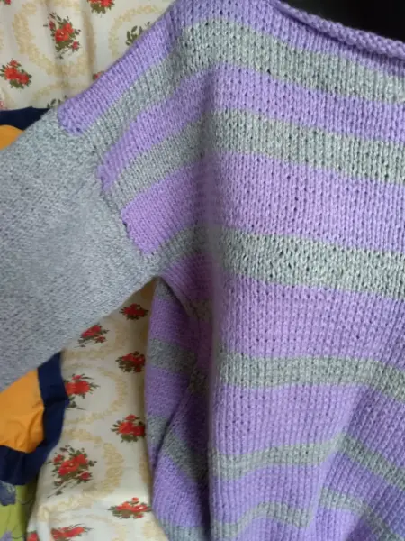 Šedé svetry XS a XL 16