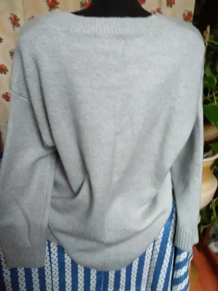 Šedé svetry XS a XL 4