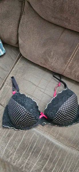 Dámská podprsenka černá s červenou mašlí 85D 2