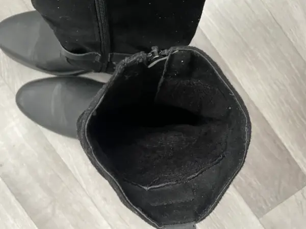 Černé dámské polokozačky se zdobením 5