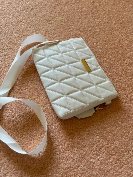 Bílá prošívaná crossbody kabelka 3