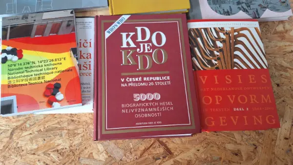 Sada knih: beletrie, naučná literatura a architektura 3