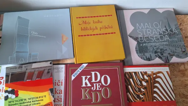 Sada knih: beletrie, naučná literatura a architektura 2