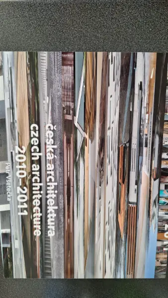 Sada knih: beletrie, naučná literatura a architektura 18