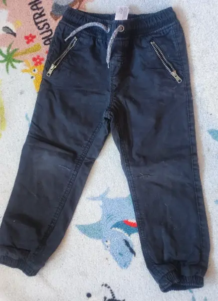 Dětské černé kalhoty, vel. 104
