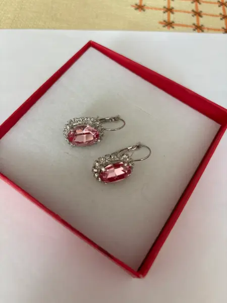 Elegantní růžové náušnice s kamínky 3