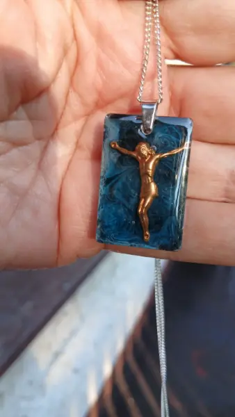 Náhrdelník Ježíš v pryskyřici bižuterie  3