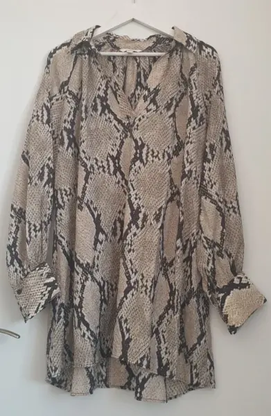 🌸Dámská béžová košile s hadím vzorem vel. M zn. H&M🌸 5