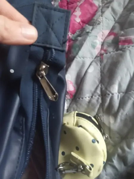 Černý batoh s puntíky 3