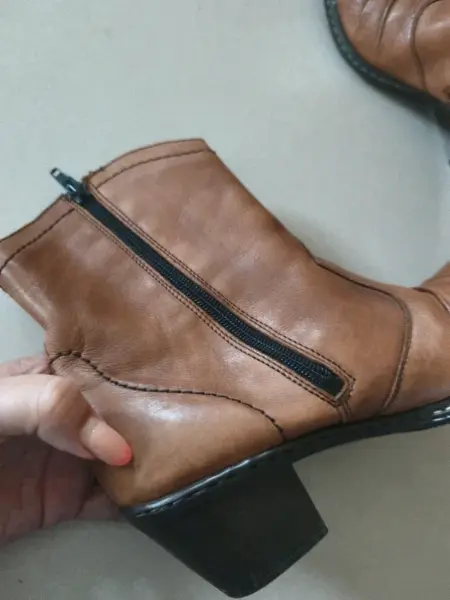 Dámské kožené kotníkové boty Rieker 4
