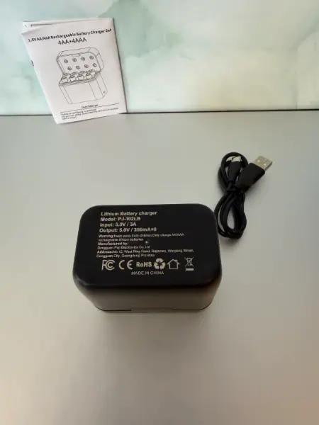 Nabíječka baterií PUJIMAX PJ-102LB pro AA a AAA 7