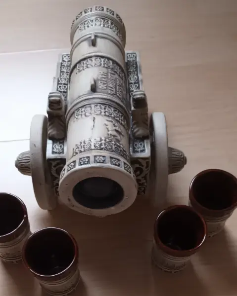 Keramický set: dekorační kanón a 4 kalíšky 3