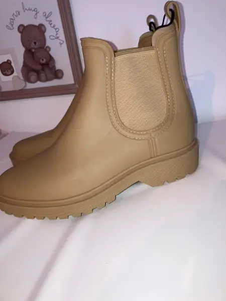 Nové béžové gumové kotníkové boty Zara 3