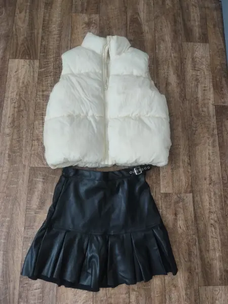 Set koženková sukně a péřová vesta 
