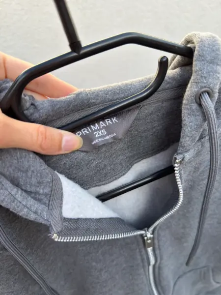 Tmavě šedá mikina na zip a s kapucí Primark 6