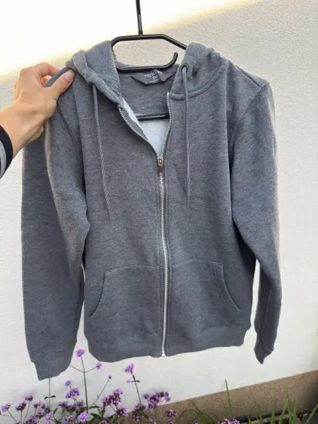 Tmavě šedá mikina na zip a s kapucí Primark 2