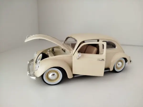 Kovový model Bburago Volkswagen Beetle 1955 4