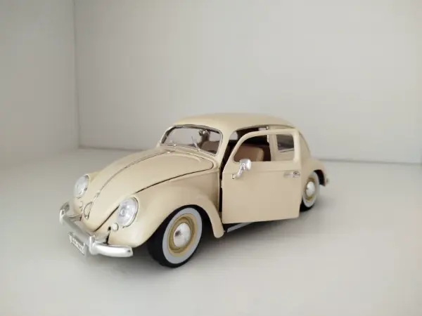 Kovový model Bburago Volkswagen Beetle 1955
