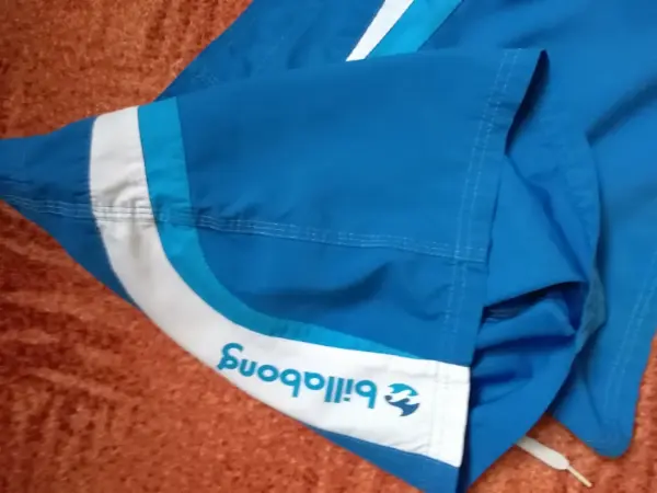 Dvoje šortky minimálně nošené 11