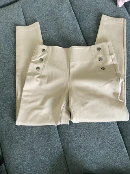 Béžové kalhoty Mohito se zdobnými knoflíky