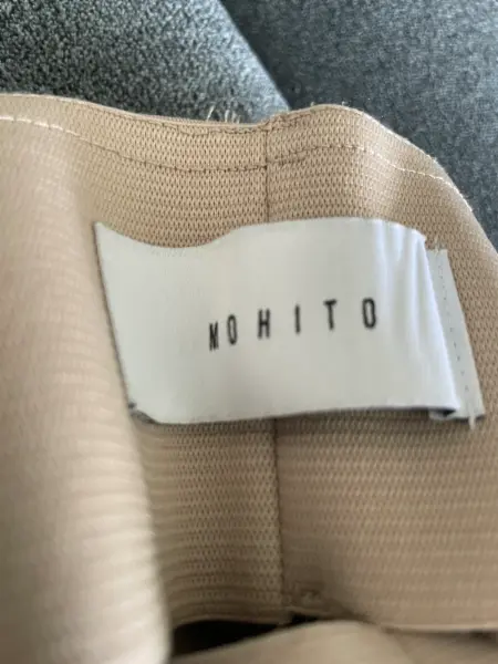 Béžové kalhoty Mohito se zdobnými knoflíky 3
