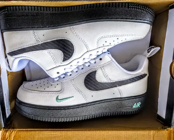 👟 Nike Air Force 1 ’07 LV8 White/Black/Blue – vel. 42,5  🔥 6