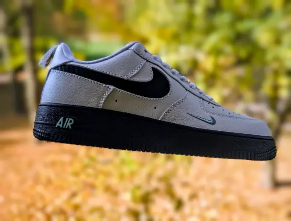 👟 Nike Air Force 1 ’07 LV8 White/Black/Blue – vel. 42,5  🔥