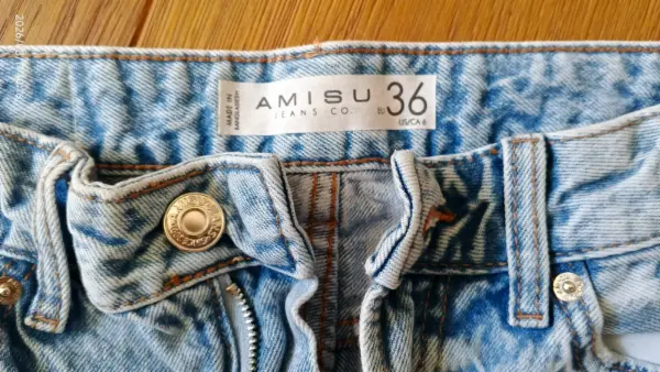 Světle modré džíny Amisu s dírami 3