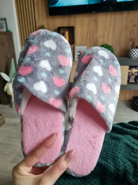 Plyšové pantofle se srdíčky 2