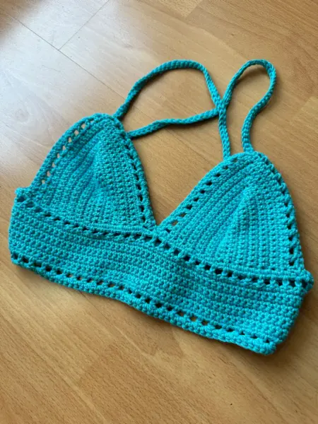Ručně háčkovaný tyrkysový crop top 2