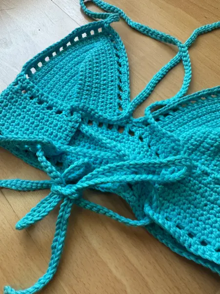 Ručně háčkovaný tyrkysový crop top 3