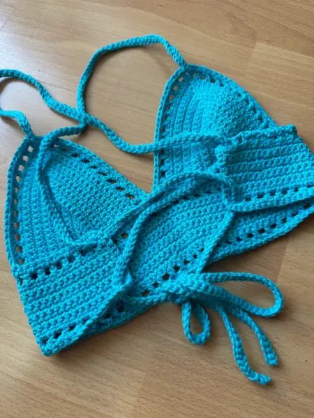 Ručně háčkovaný tyrkysový crop top 6