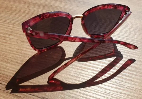 Stylové dámské sluneční brýle s růžovým vzorem 3