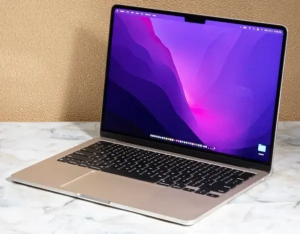 Apple MacBook Air 13" M2, 2022