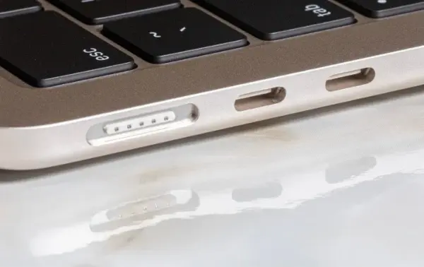 Apple MacBook Air 13" M2, 2022 11