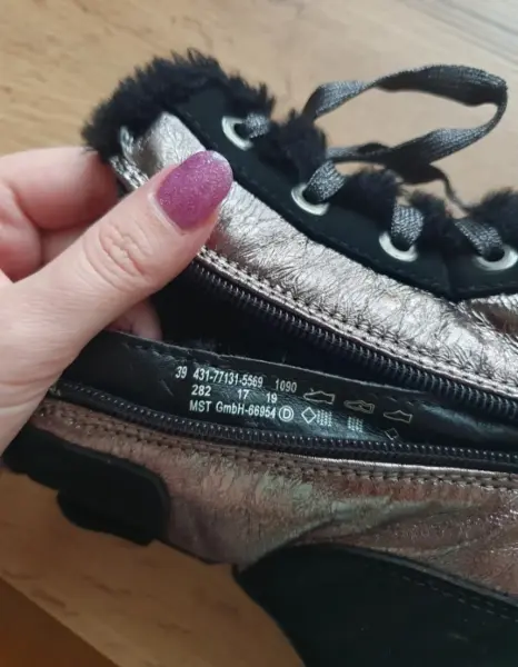 Dámské boty Bugatti černé s kožíškem 5