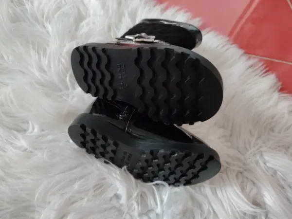 Dětské černé kozačky s hvězdou 2