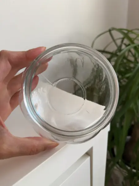 Malá kulatá skleněná váza Ikea na kytky nebo dekoraci 4