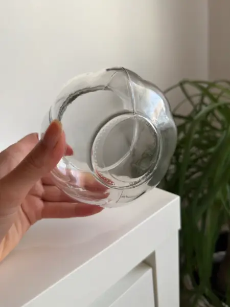 Malá kulatá skleněná váza Ikea na kytky nebo dekoraci 3
