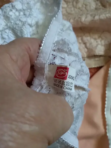 Stahovací kalhotky a jedny klasické 8