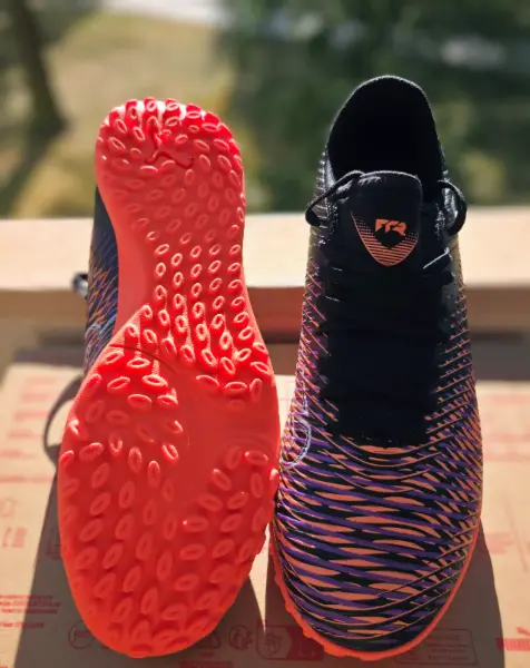Pánské kopačky Puma Future, černo-oranžové, vel. 40 4